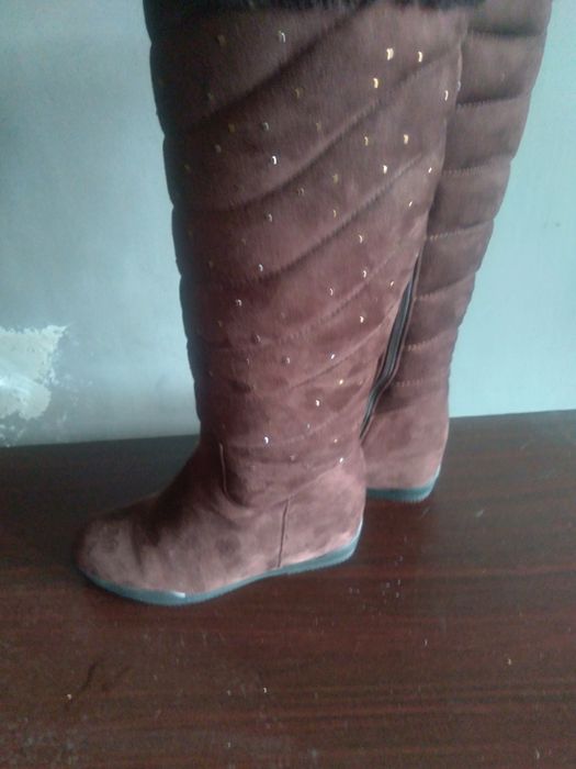 Продам  сапоги в хорошем состоянии  7000