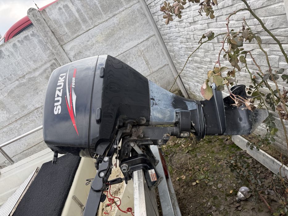 Barcă aluminiu cu motor 15 cp