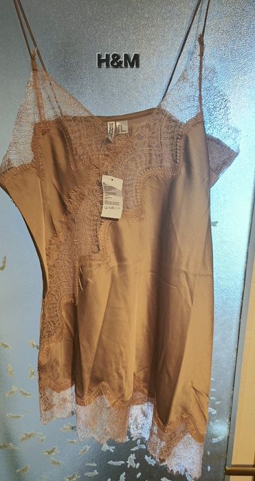 Top cu dantela si broderie H&M