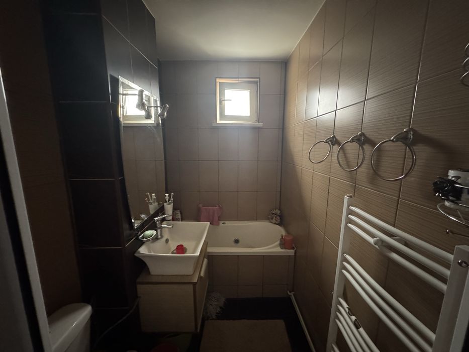 Apartament 2 camere, Centrul Civic, semi-decomandat, et 10, Vest.