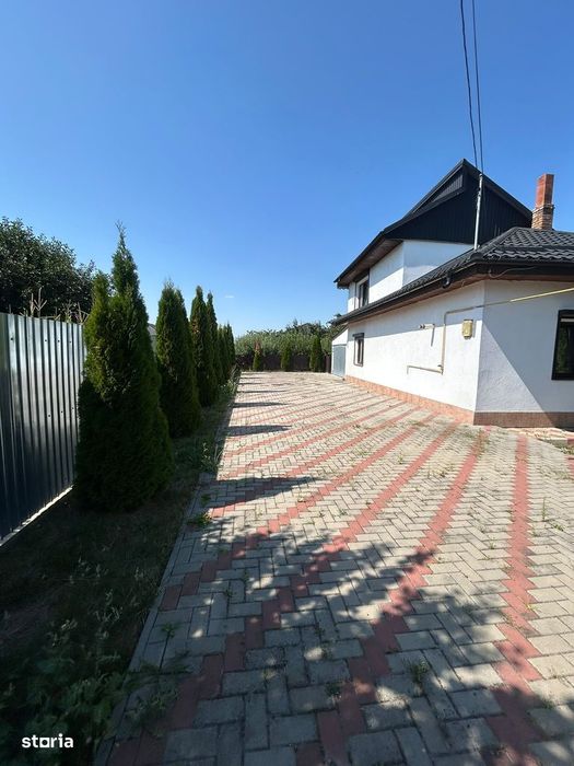 De vanzare casa la 5 min de Roman, 3 camere,teren de 817mp,Pret 99000e