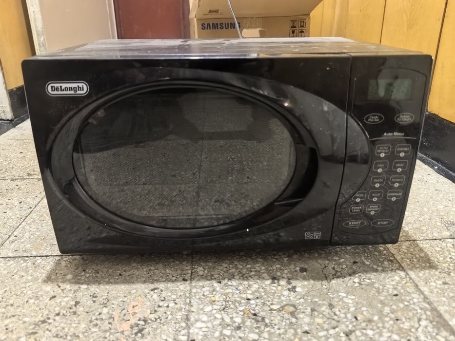 Микровълнова фурна Делонги