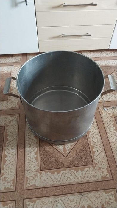 Продам кастрюлю производство СССР 40 л