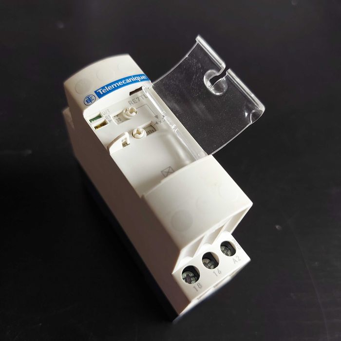 Releu temporizare Schneider RE7TL 11BU Telemecanique