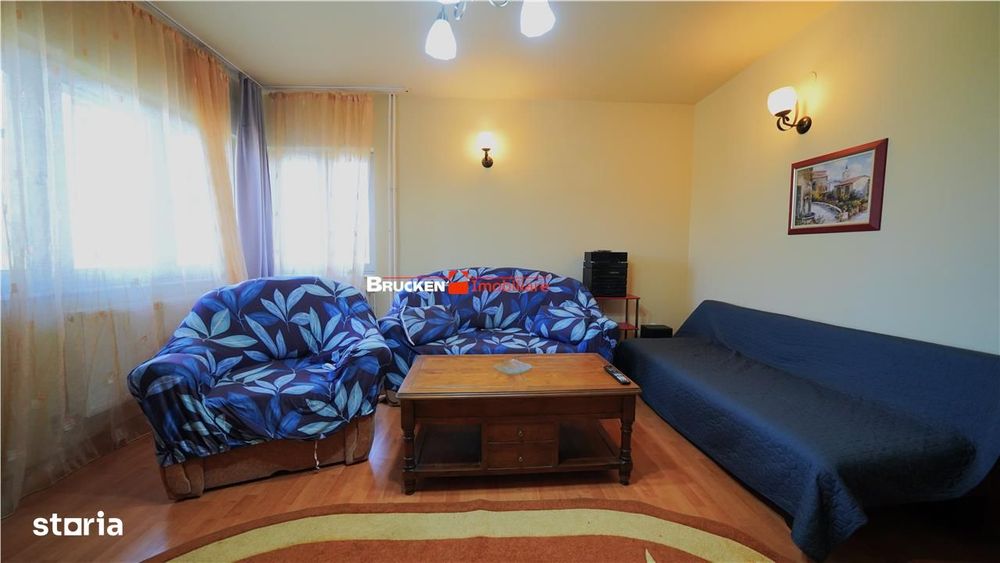 Apartament cu terasa, curte si parcare, intr-o zona linistita de case