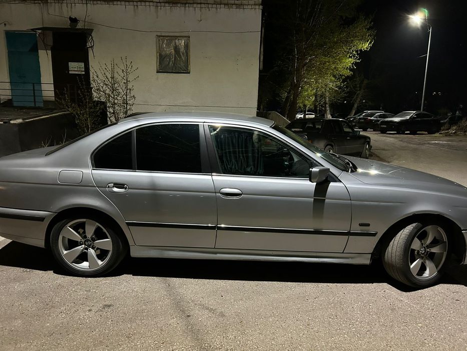 Продам бмв е39 1998 года