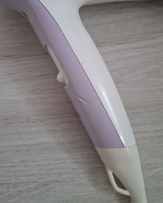бяло-лилав сешоар Rowenta 1600 W