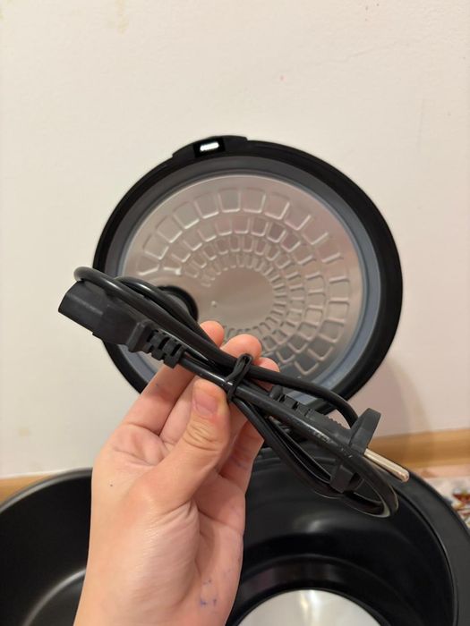 Срочно продам Новую Мультиварку