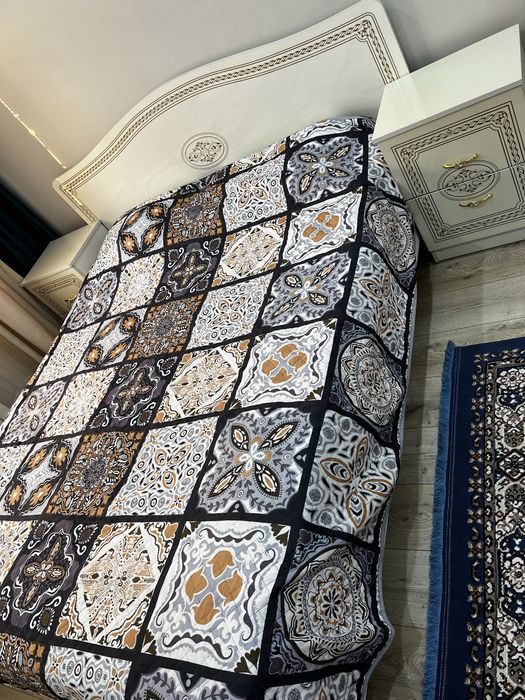 Продам кровать и две тумбочки