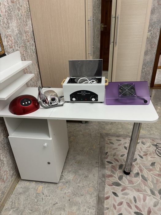 Продам набор для маникюра со столиком. Состояние отличное, почти новое