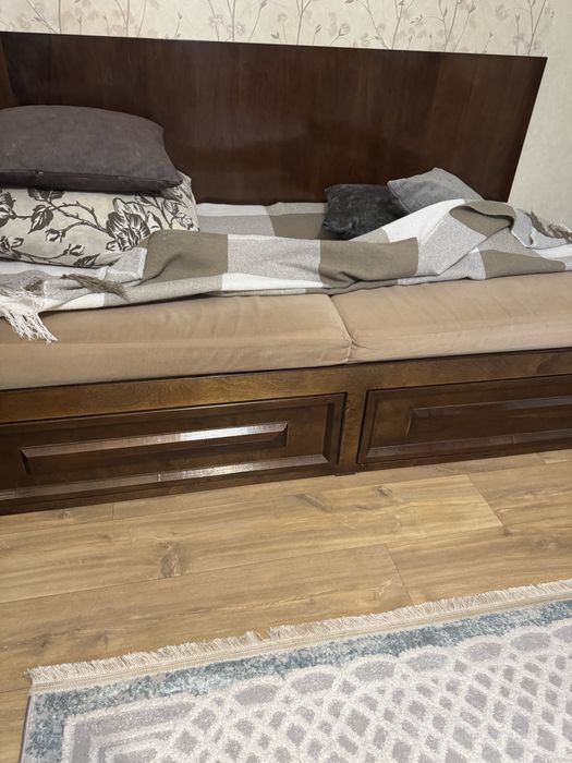 Продам диван не раскладной