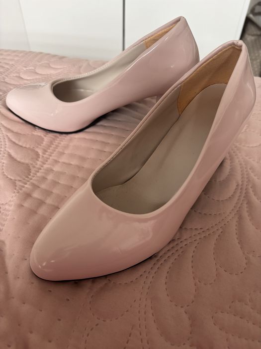 Дамски обувки с ток