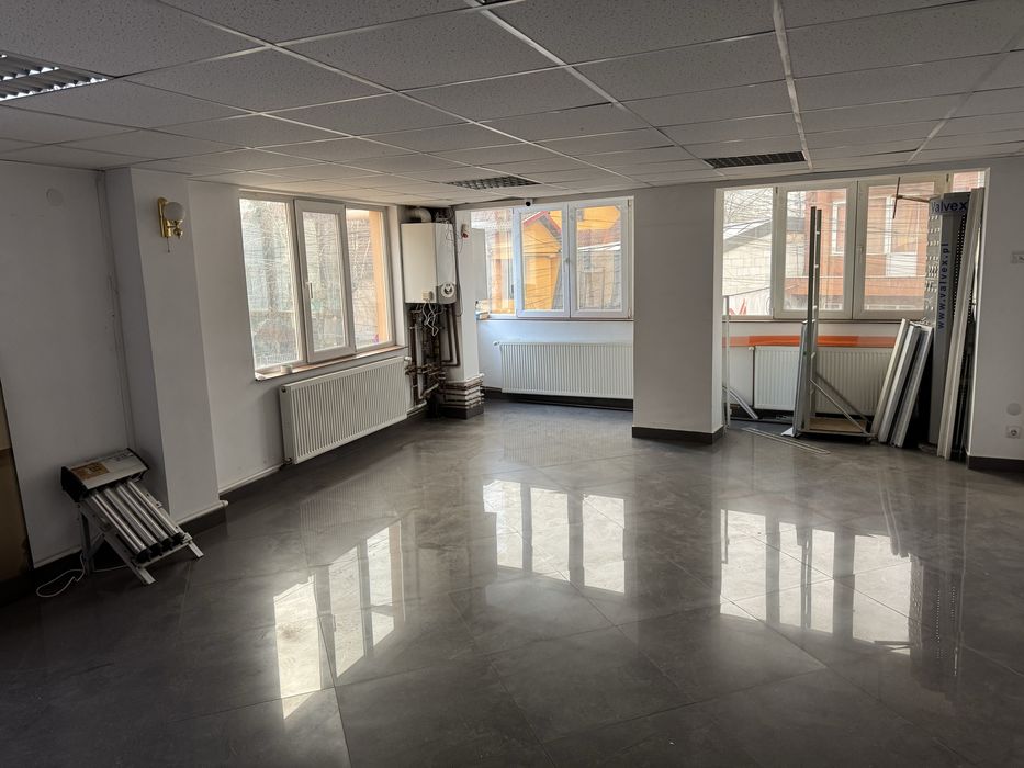De inchiriat spatiu comercial   Etaj piata mica laga casa tineretului