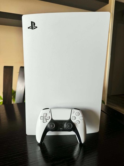 Продавам PlayStation 5 (PS5) комплект с контролер, кабели, кутия и игри