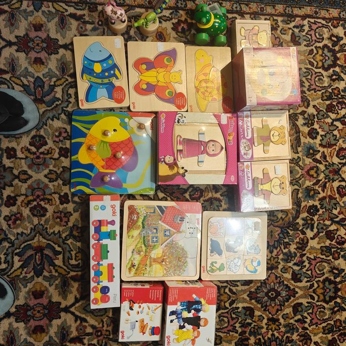 Комплект нови запечатани дървени играчки. Пъзели влакчета кукли.