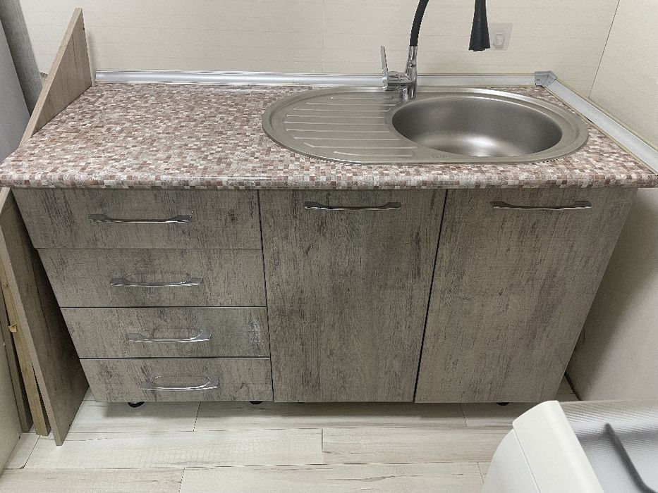 Продаю кухонный гарнитур из МДФ