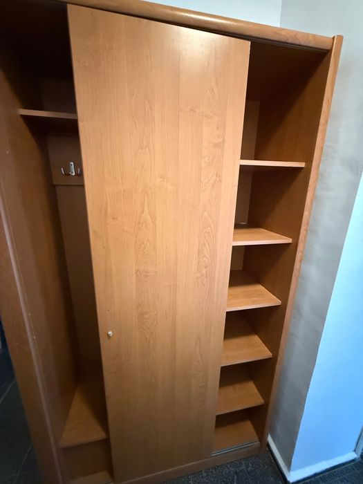 Гардероб с огледало и чекмеджета за антре