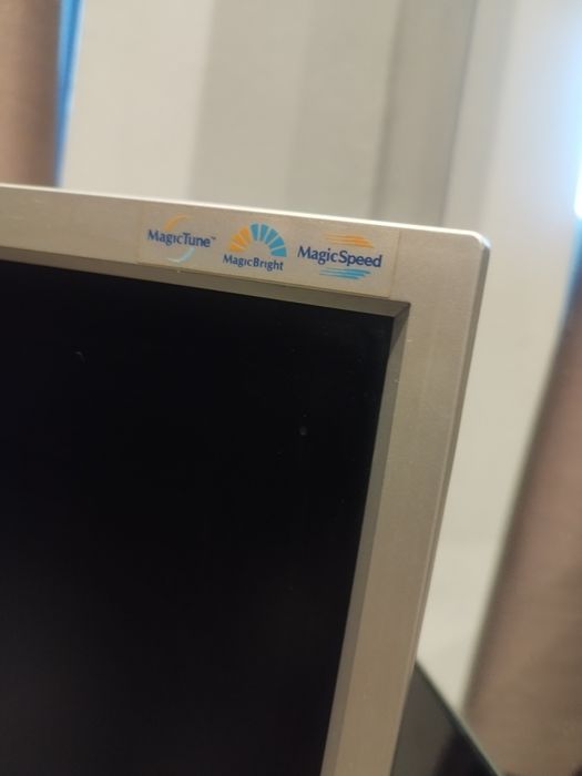 Монитор SAMSUNG 710N S отличен