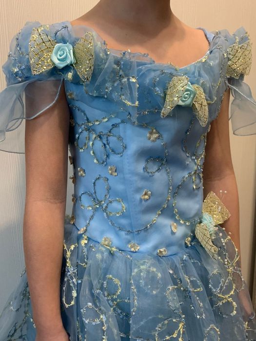 Шикарное праздничное платье для девочки