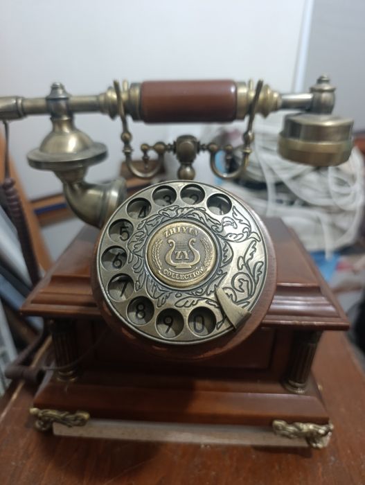 Сувенирные часы продам