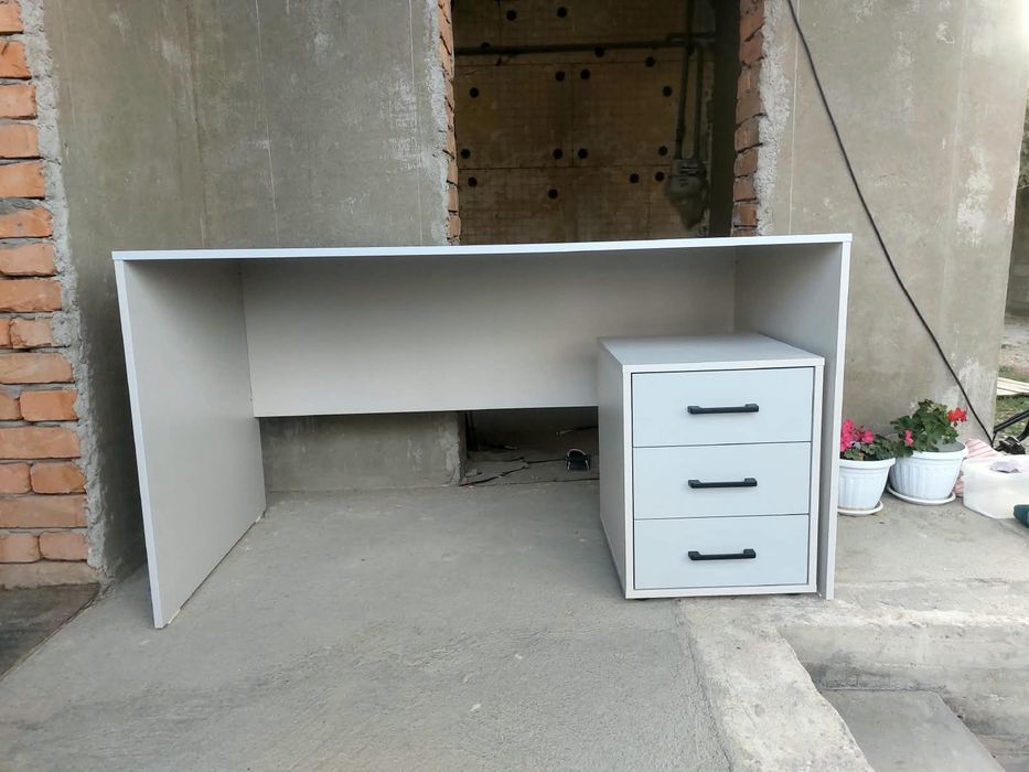 Парта с тумбой новый