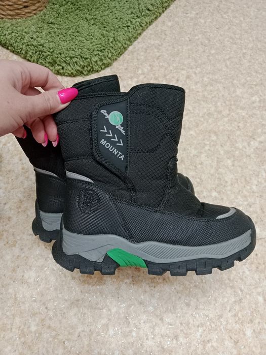 Продам сапожки зимние противоскользящие!
