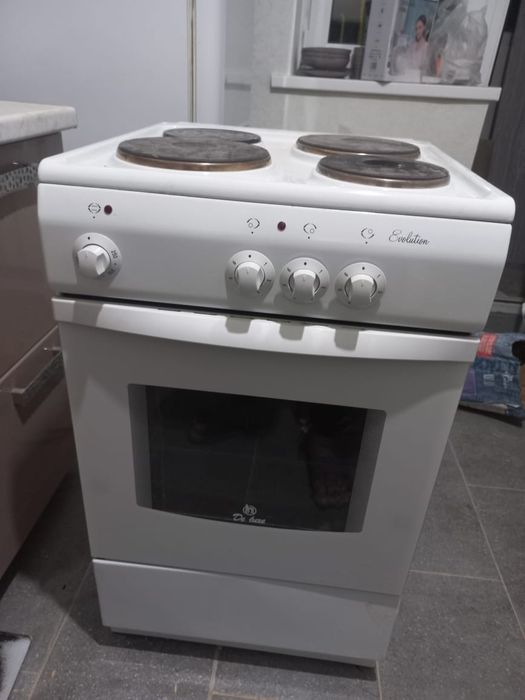 Продам электрическию плиту