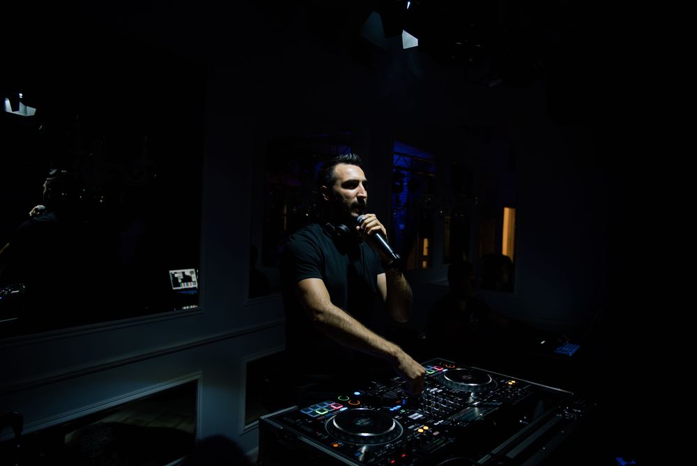 DJ pentru Nunți, Botezuri și Evenimente Private | Sunet & Lumini