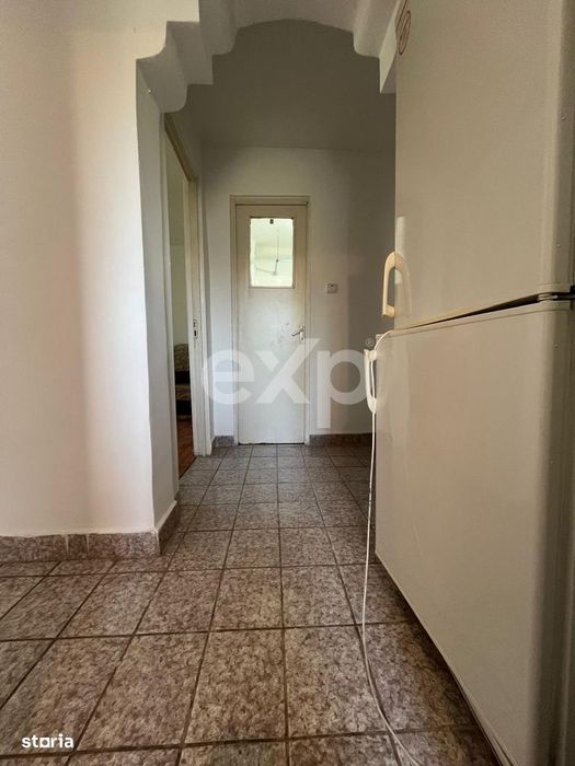 Vanzare 2 camere curat liber decomandat et 3 central Gaesti