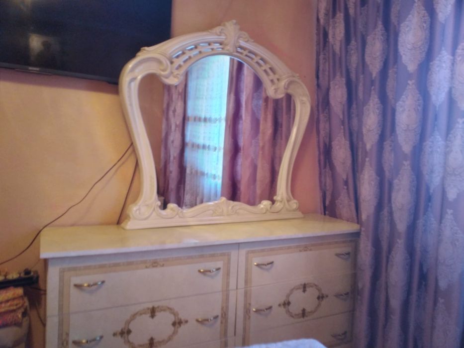 Продам спальный гарнитур