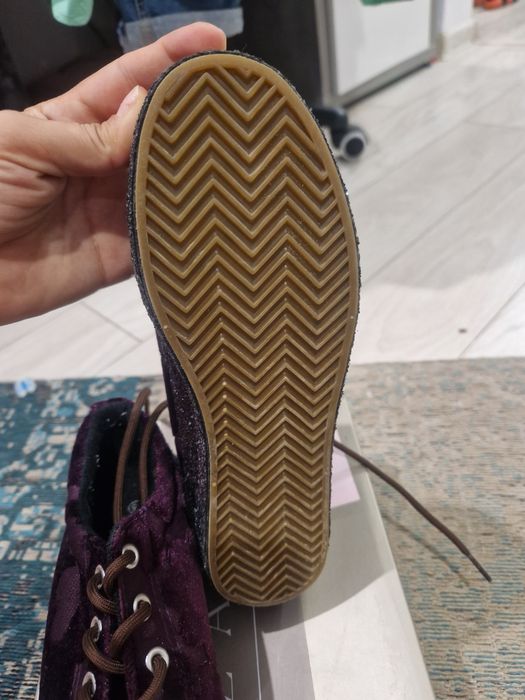 Vand pantofi catifea marimea 35, noi nouti