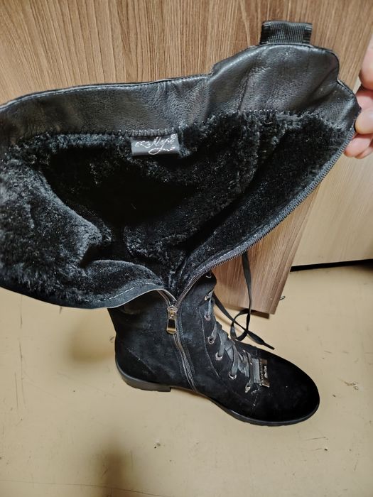 Продам зимние ботинки