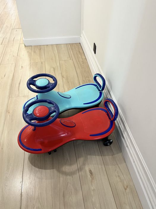 Машинка толокар в идеальном состоянии