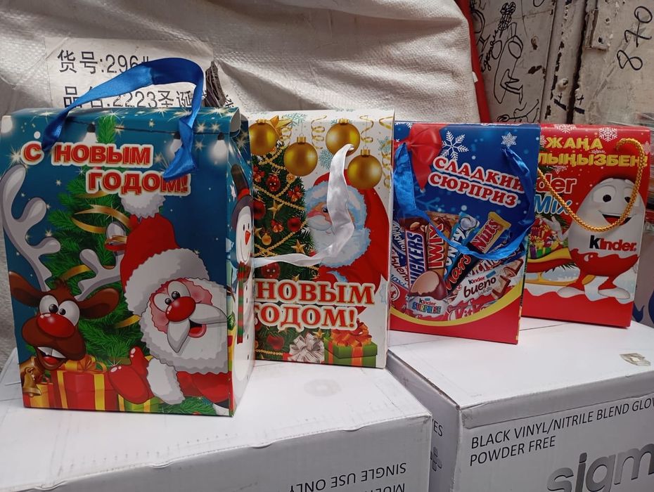 новогодний коробки