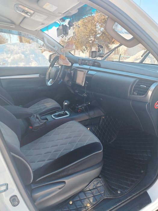 Тойота Хайлюкс 2017