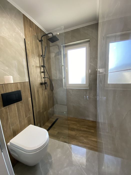 Dau in chirie casa in cartierul Viena