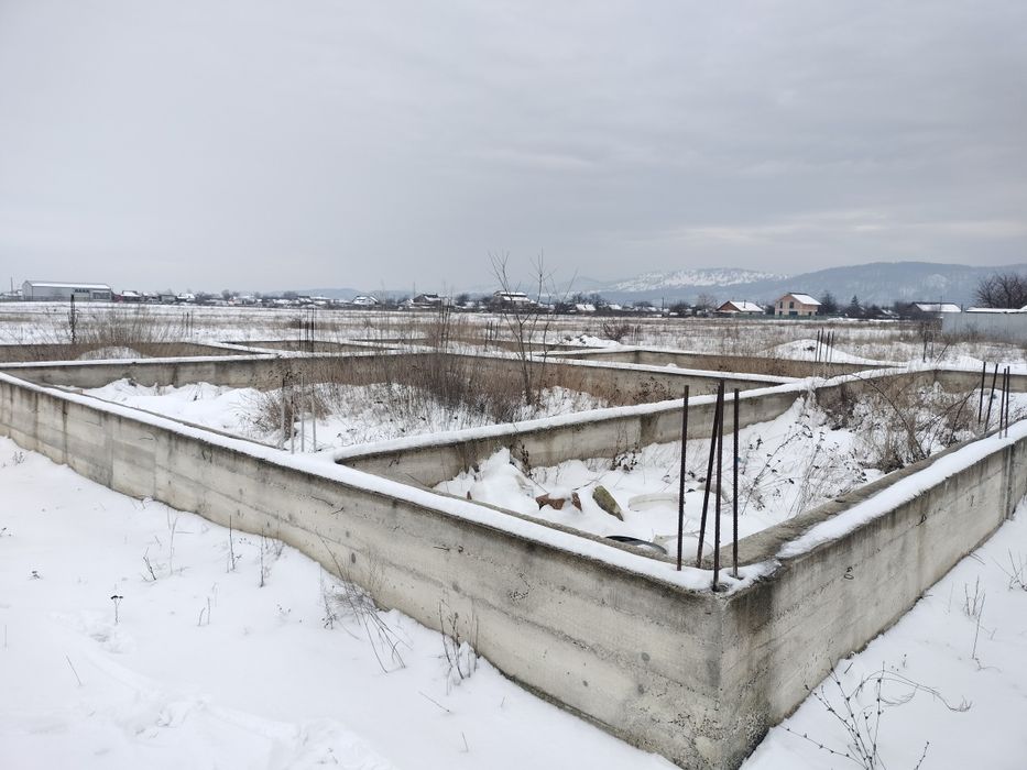 Vând teren intravilan