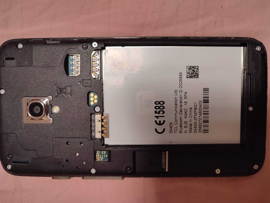 Продавам телефон Alcatel One Touch с оригинална опаковка