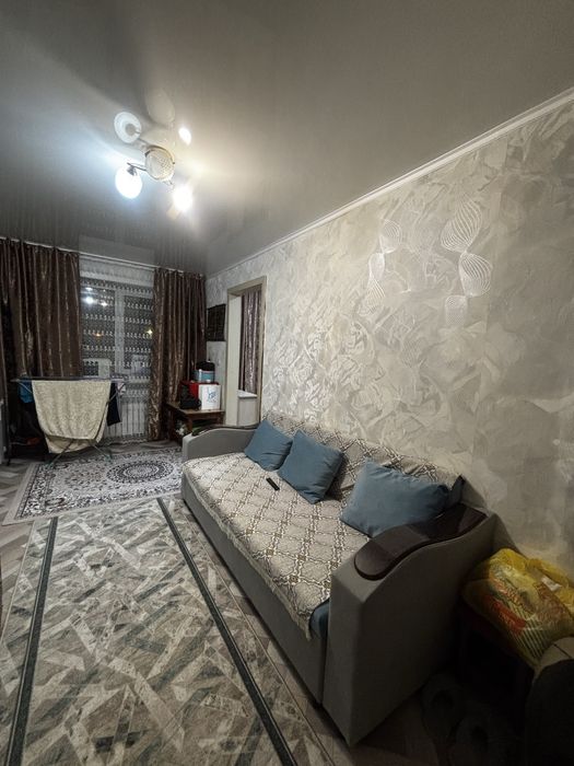 Продам 2 комн квартиру.Р-н Уюта