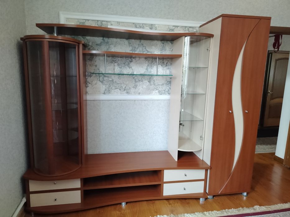 Гарнитур, и два шкафа, хорошее состояние
