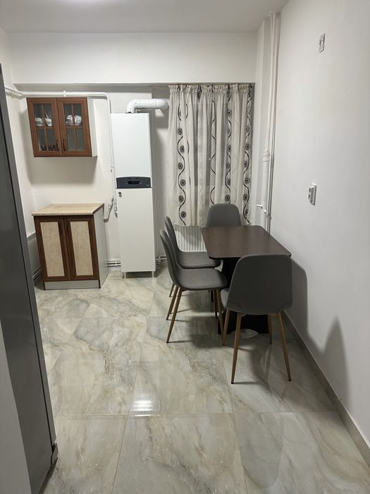 Inchiriez Apartament 4 camere zona Rovine 100Mp
