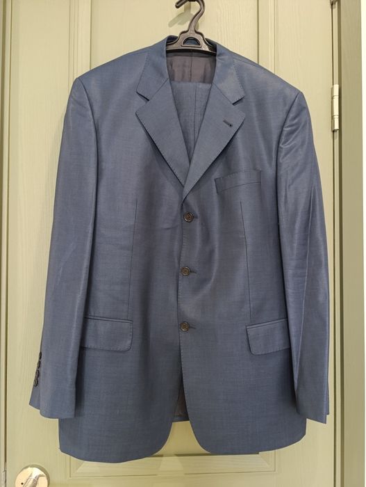 Мужские костюмы.