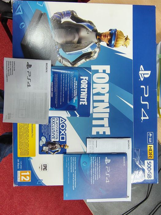 Consola Sony PlayStation 4 FORNITE PS4 500 GB  controlere și 3 jocuri