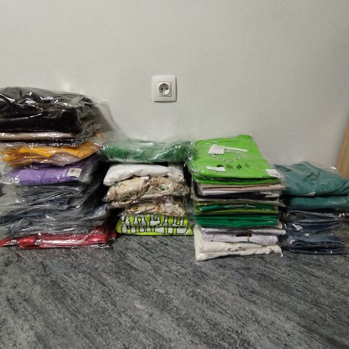 Дамски дрехи за ликвидация от затворил магазин.