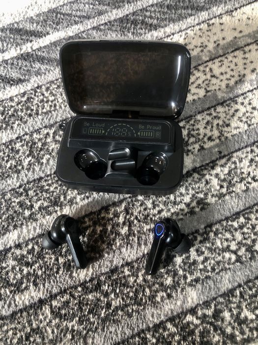 Căști wireles+power bank și lanternă