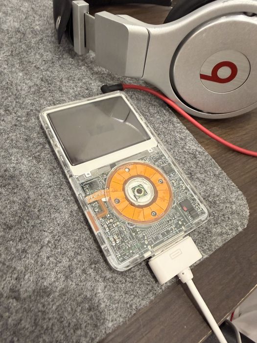 iPod Classic 5.5 30гб, в кастомном корпусе
