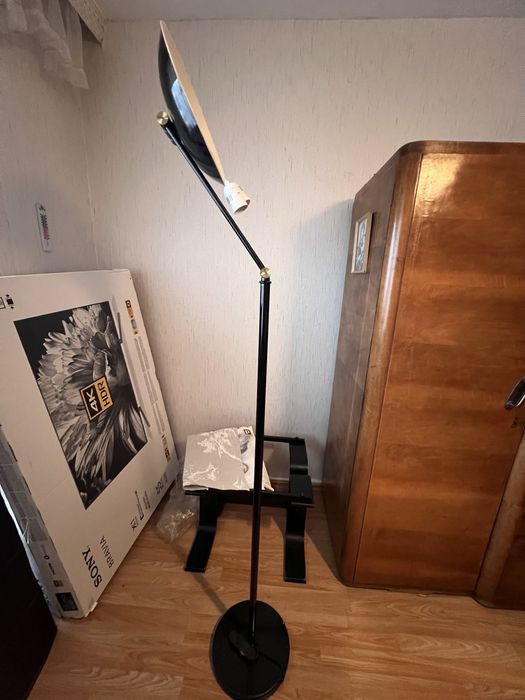 Стояща тръбна лампа