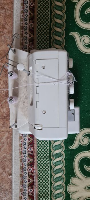 Продажа оверлочной машины.