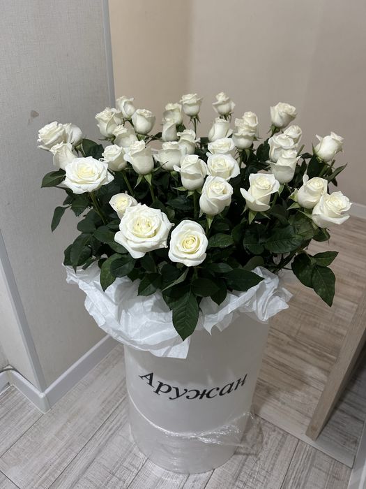 Белые розы гигант