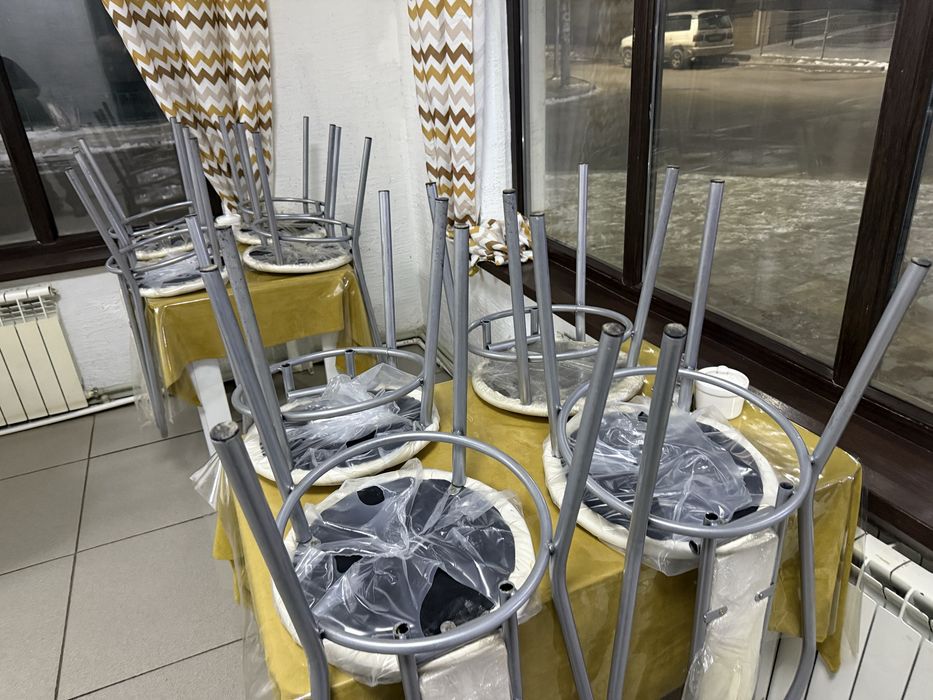 Продам стол и стулья почти новые